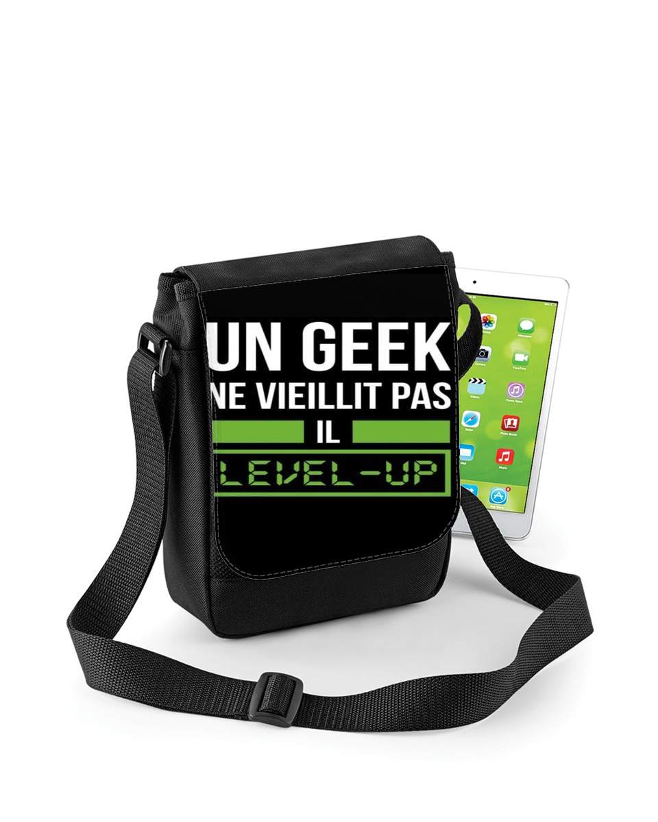 Mini Sac - Pochette unisexe pour Un Geek ne vieillit pas il level up